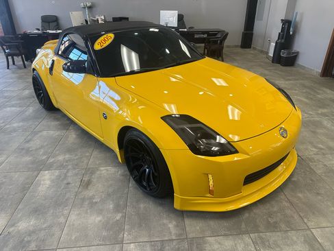 Used 2005 Nissan 350Z Touring image 3