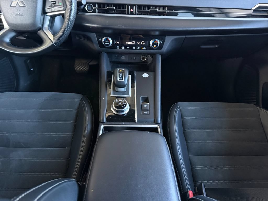 Used 2024 Mitsubishi Outlander SE FWD image 11