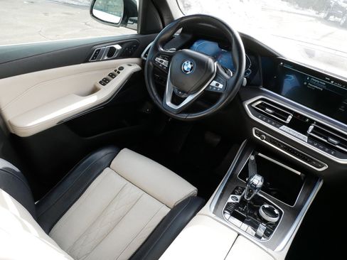 Used 2022 BMW X5 xDrive45e w/ Executive Package image 9