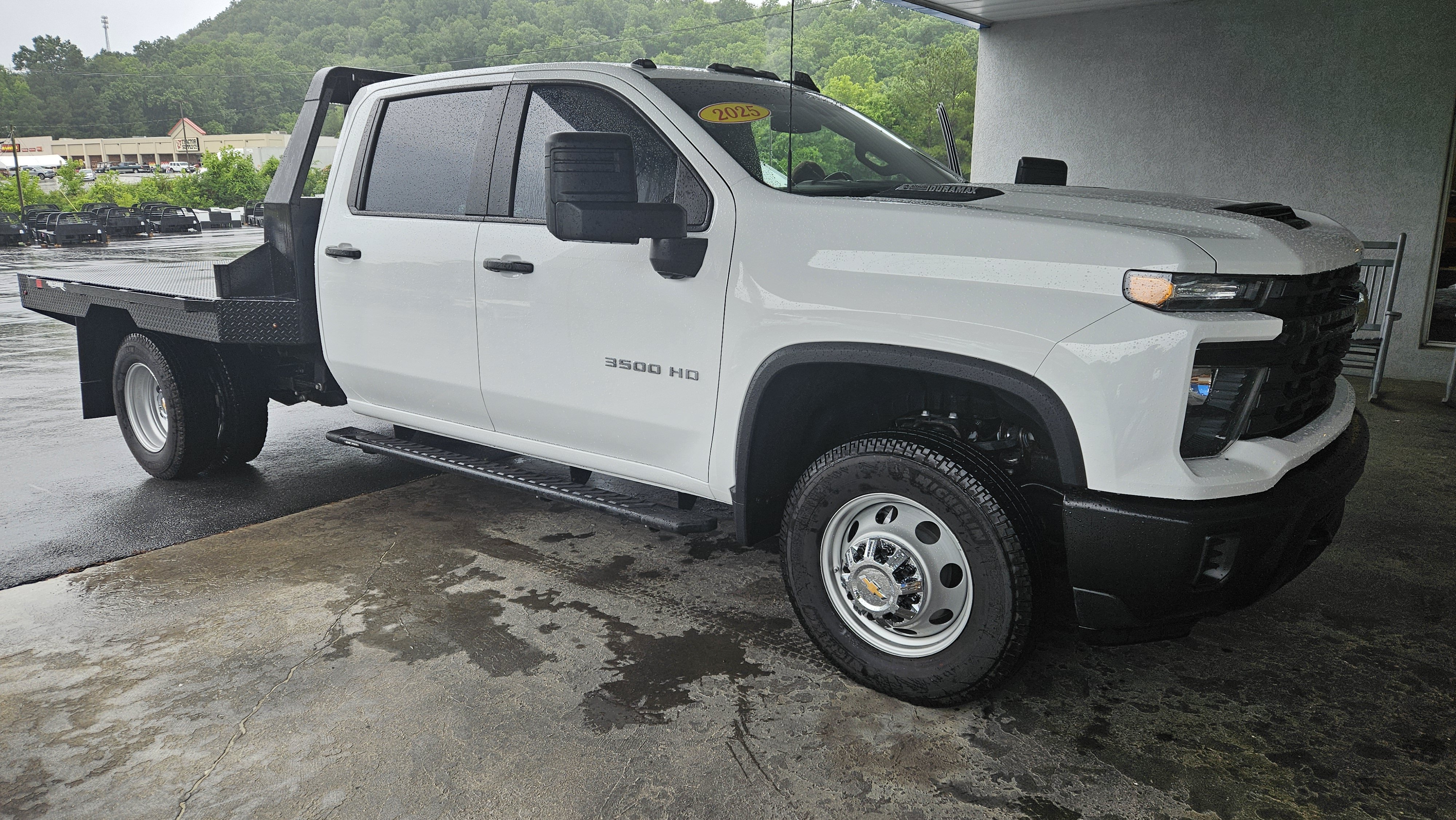 Used 2025 Chevrolet Silverado 3500 W/T AWD/4WD image 1
