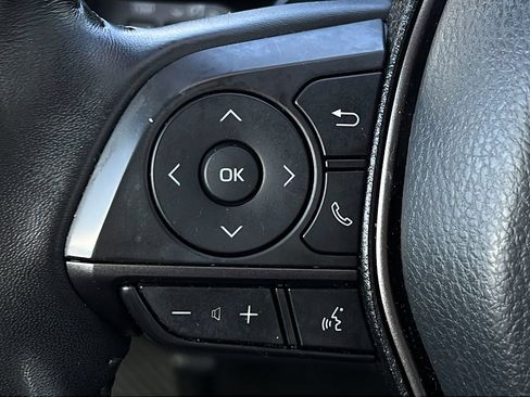 Used 2022 Toyota Camry SE w/ Convenience Package FWD image 19