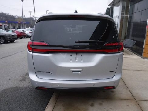 New 2026 Chrysler Pacifica Select w/ S Appearance Package image 10
