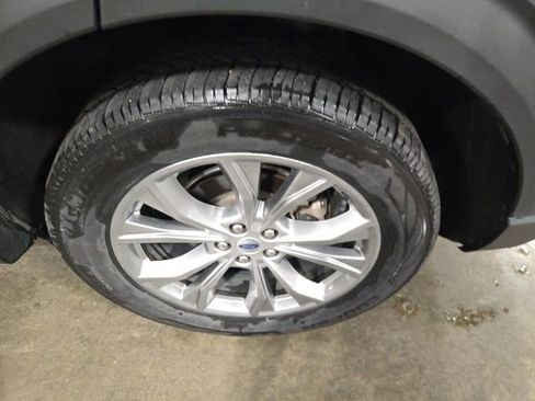 Used 2022 Ford Explorer XLT w/ Equipment Group 202A AWD/4WD image 11