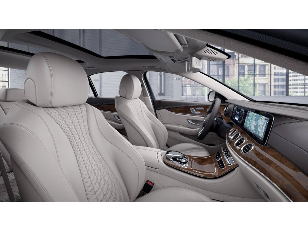 Used 2019 Mercedes-Benz E 300 4MATIC image 4