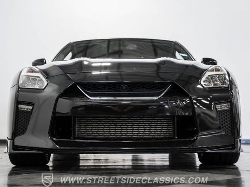 Used 2013 Nissan GT-R Premium image 32