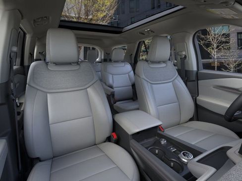 New 2026 Ford Explorer Active w/ Active Comfort Package AWD/4WD image 10