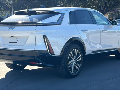 Used 2025 Cadillac Lyriq Luxury image 7