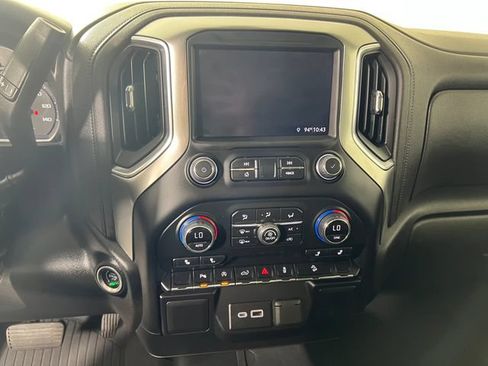 Used 2022 Chevrolet Silverado 1500 LT AWD/4WD image 17