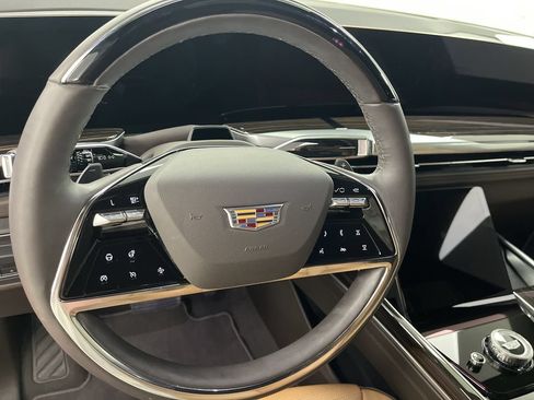 Used 2025 Cadillac Escalade Premium Luxury RWD image 12
