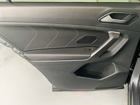 Used 2024 Volkswagen Tiguan SE FWD image 24