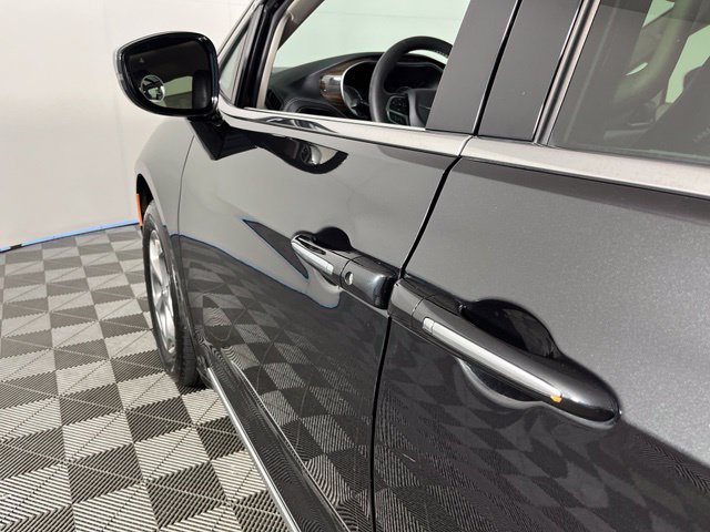 Used 2023 Chrysler Pacifica Limited AWD/4WD image 13