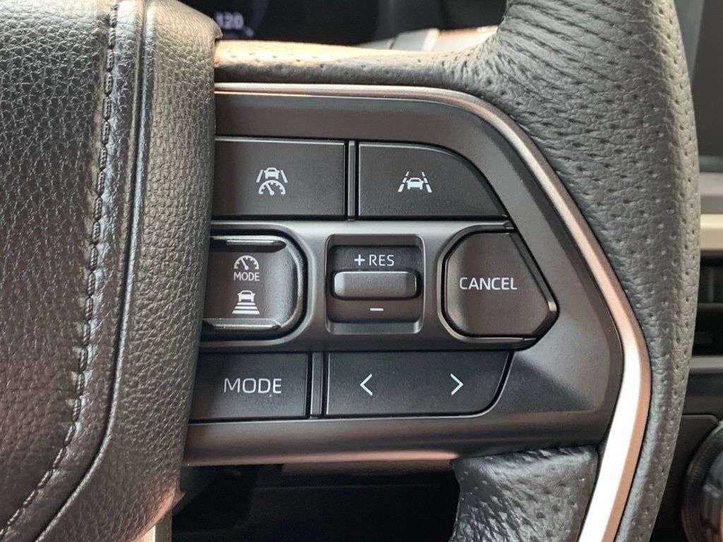 Used 2025 Toyota Tacoma TRD Sport AWD/4WD image 12