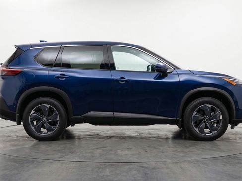 Used 2025 Nissan Rogue SV AWD/4WD image 11