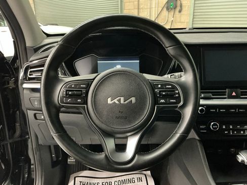 Used 2022 Kia Niro LXS w/ Digital Cluster Package image 18