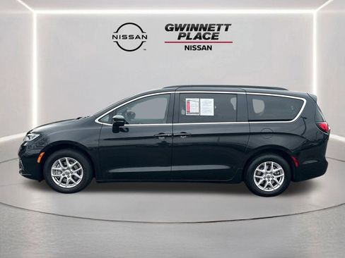 Used 2022 Chrysler Pacifica Touring-L image 8