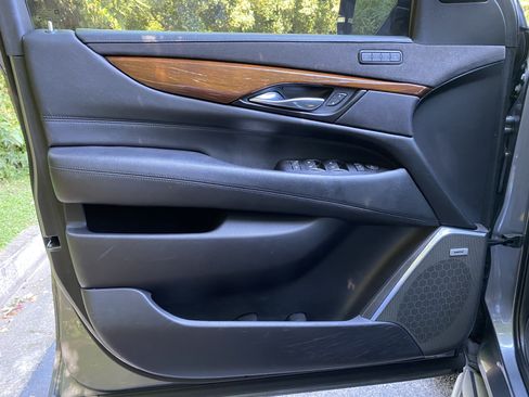 Used 2020 Cadillac Escalade Luxury AWD/4WD image 15
