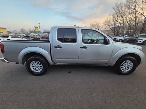 Used 2019 Nissan Frontier SV image 8