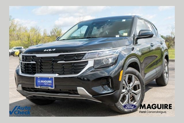 Used 2024 Kia Seltos LX AWD/4WD image 1