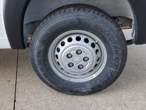 Used 2025 RAM ProMaster 2500 w/ Convenience Group image 5