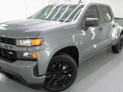 Used 2020 Chevrolet Silverado 1500 Custom w/ Custom Value Package image 13