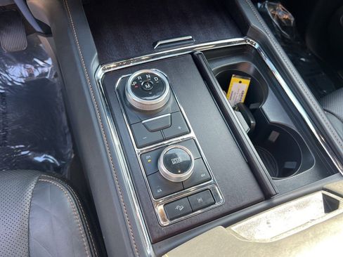 Used 2024 Ford Expedition Max Platinum image 17