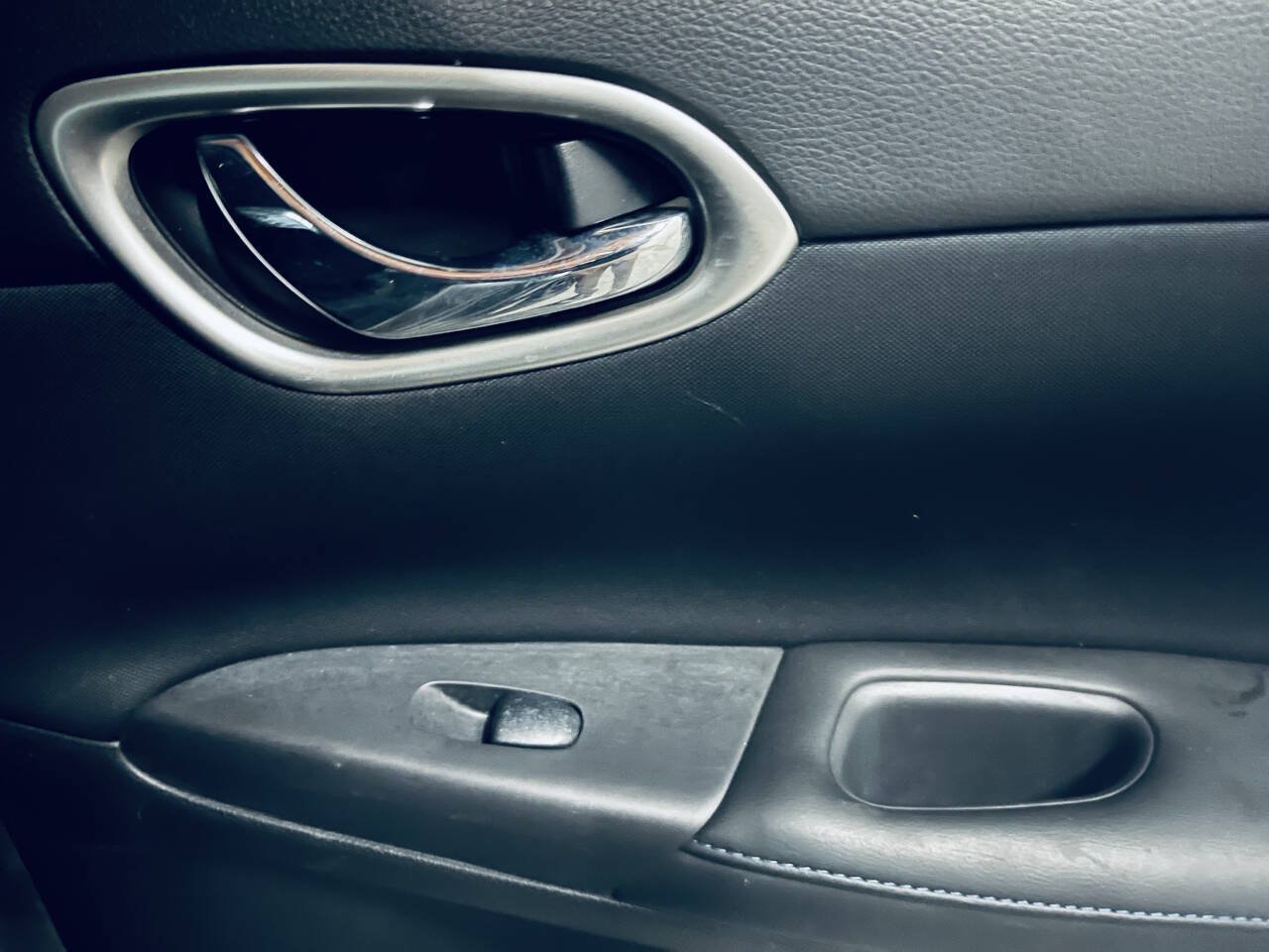 Used 2018 Nissan Sentra SR FWD image 39