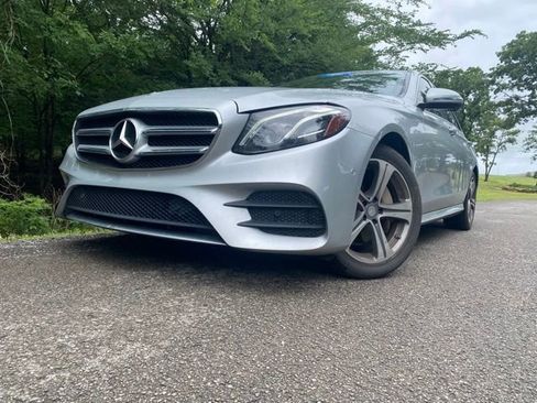Used 2017 Mercedes-Benz E 300 4MATIC image 3