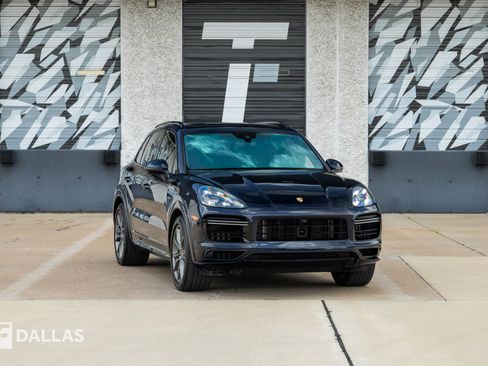 Used 2023 Porsche Cayenne Turbo S AWD/4WD image 1