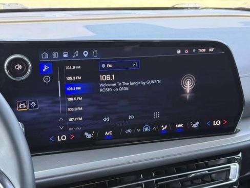 Used 2024 Chevrolet Traverse LT w/ Trailering Package FWD image 25