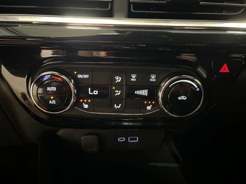 Used 2026 Chevrolet Trax RS FWD image 15