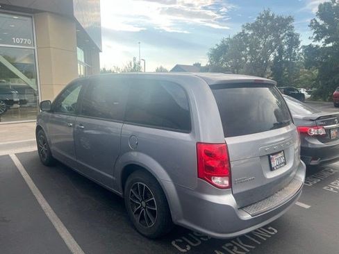 Used 2018 Dodge Grand Caravan SE FWD image 3