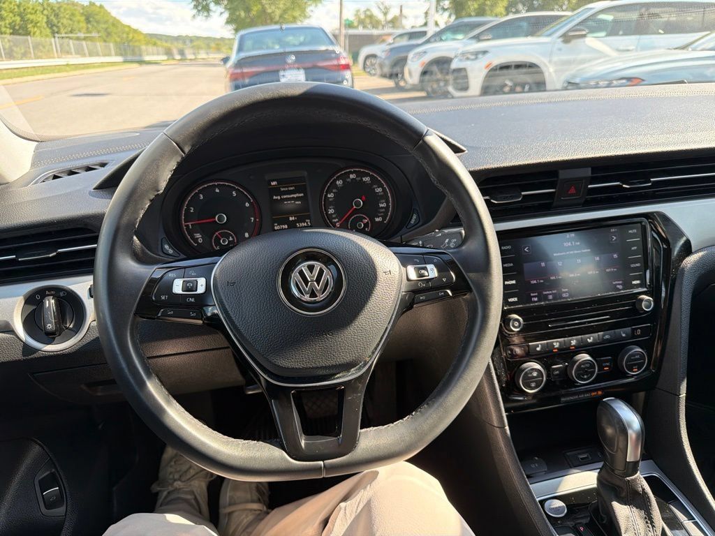 Used 2022 Volkswagen Passat 2.0T SE FWD image 16