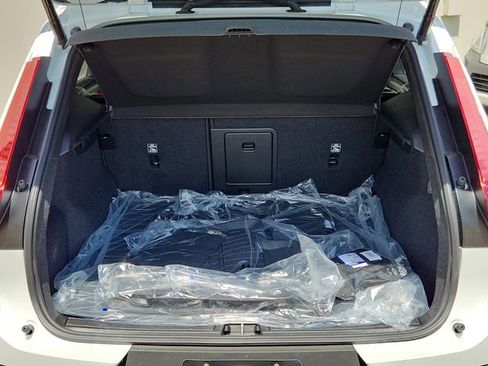 New 2026 Volvo XC40 B5 Plus w/ Protection Package Premier image 17