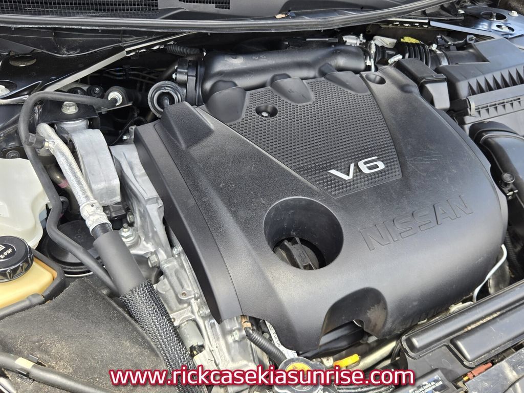 Used 2019 Nissan Maxima SR w/ Premium Package FWD image 19