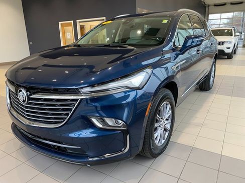 Used 2024 Buick Enclave Essence image 4