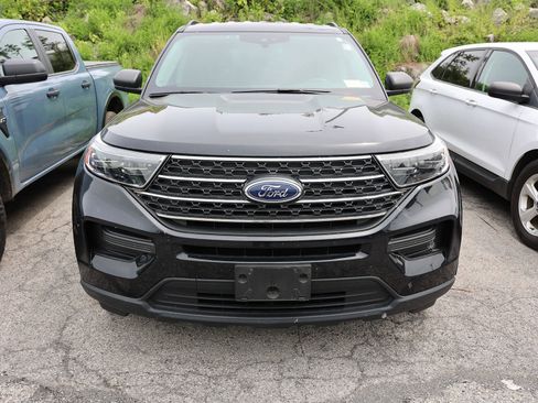 Used 2023 Ford Explorer XLT w/ Class IV Trailer Tow Package AWD/4WD image 2
