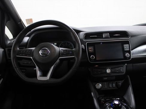 Used 2020 Nissan Leaf SV w/ SV Technology Package image 18