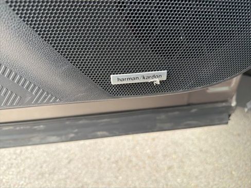 Used 2025 Subaru Forester Touring AWD/4WD image 10