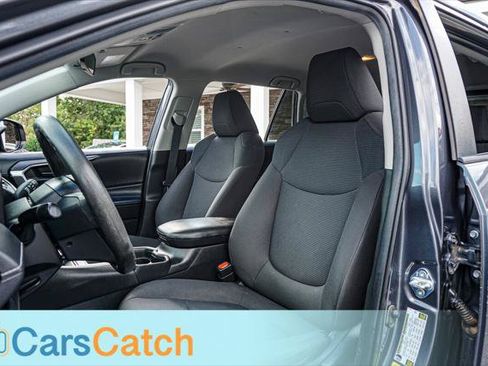 Used 2020 Toyota RAV4 LE FWD image 20