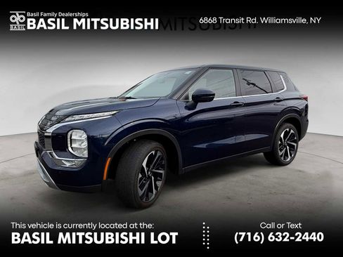 Used 2024 Mitsubishi Outlander SE image 1