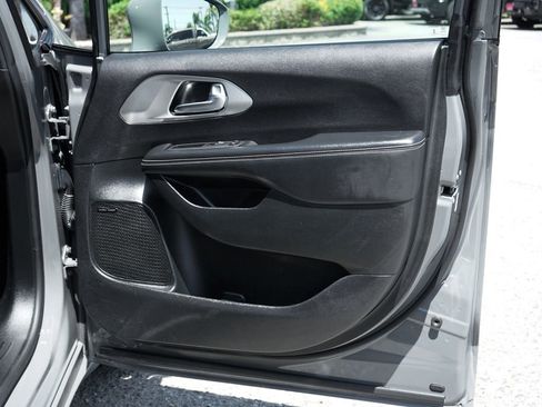Used 2022 Chrysler Pacifica Limited w/ S Appearance Package FWD image 43