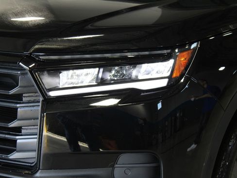 New 2026 Honda Pilot Sport image 2