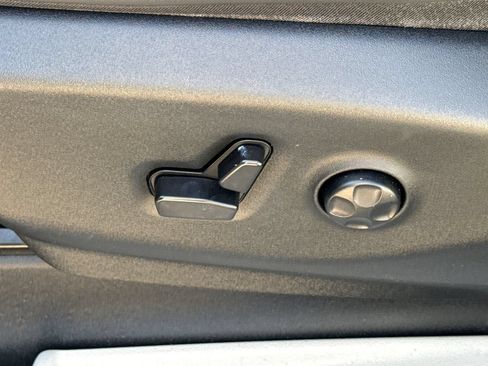 Used 2023 Chrysler Pacifica Touring-L FWD image 22