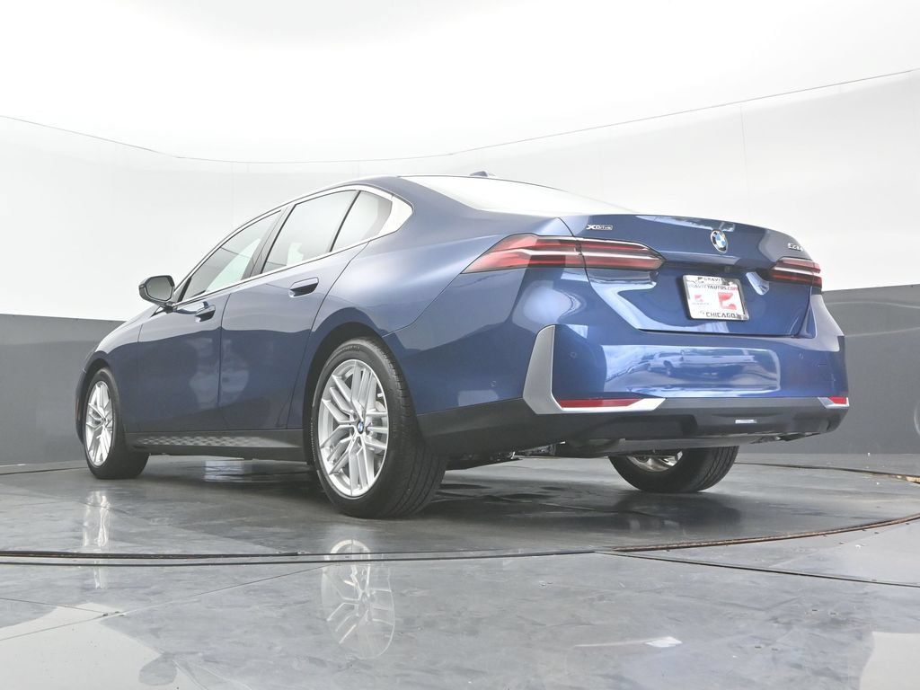Used 2024 BMW 530i xDrive w/ Premium Package AWD/4WD image 32