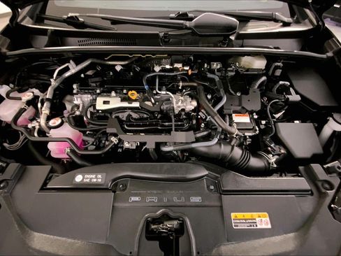 Used 2025 Toyota Prius LE AWD/4WD image 10