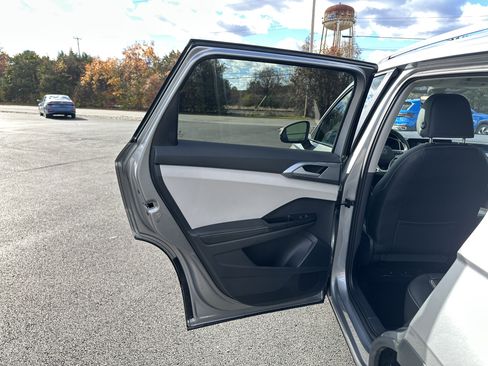 Certified 2025 Volkswagen Taos SEL w/ Black Wheel Plus Package image 29