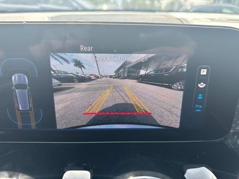 Used 2025 Mercedes-Benz GLB 250 image 12