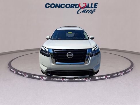 Certified 2024 Nissan Pathfinder Platinum AWD/4WD image 3