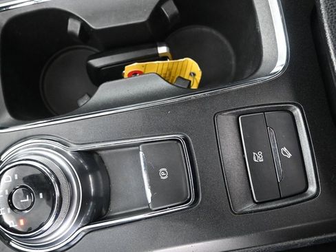 Used 2020 Ford Fusion SE image 17