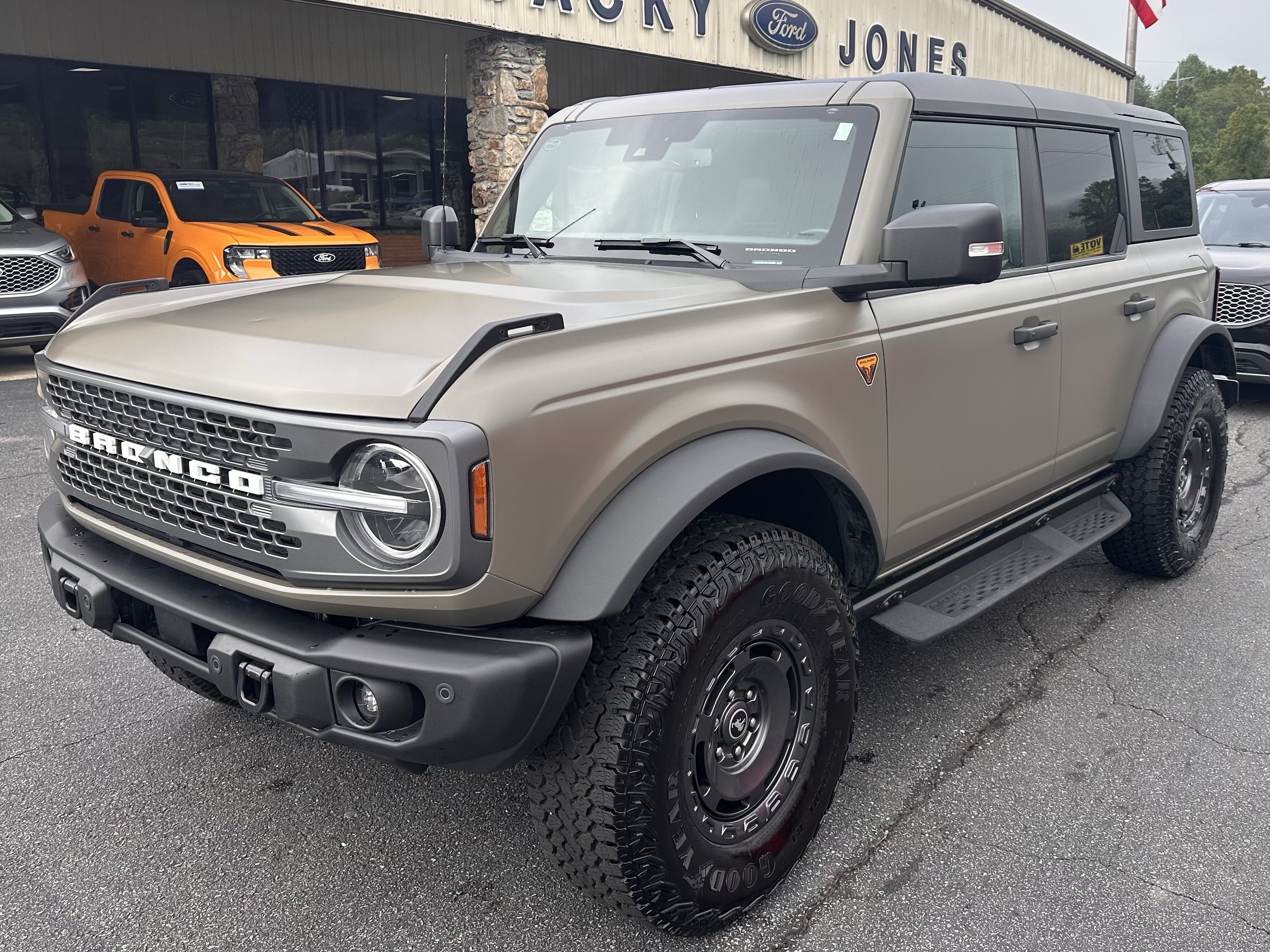 Used 2025 Ford Bronco Badlands w/ Matte Film Protection Package AWD/4WD image 2